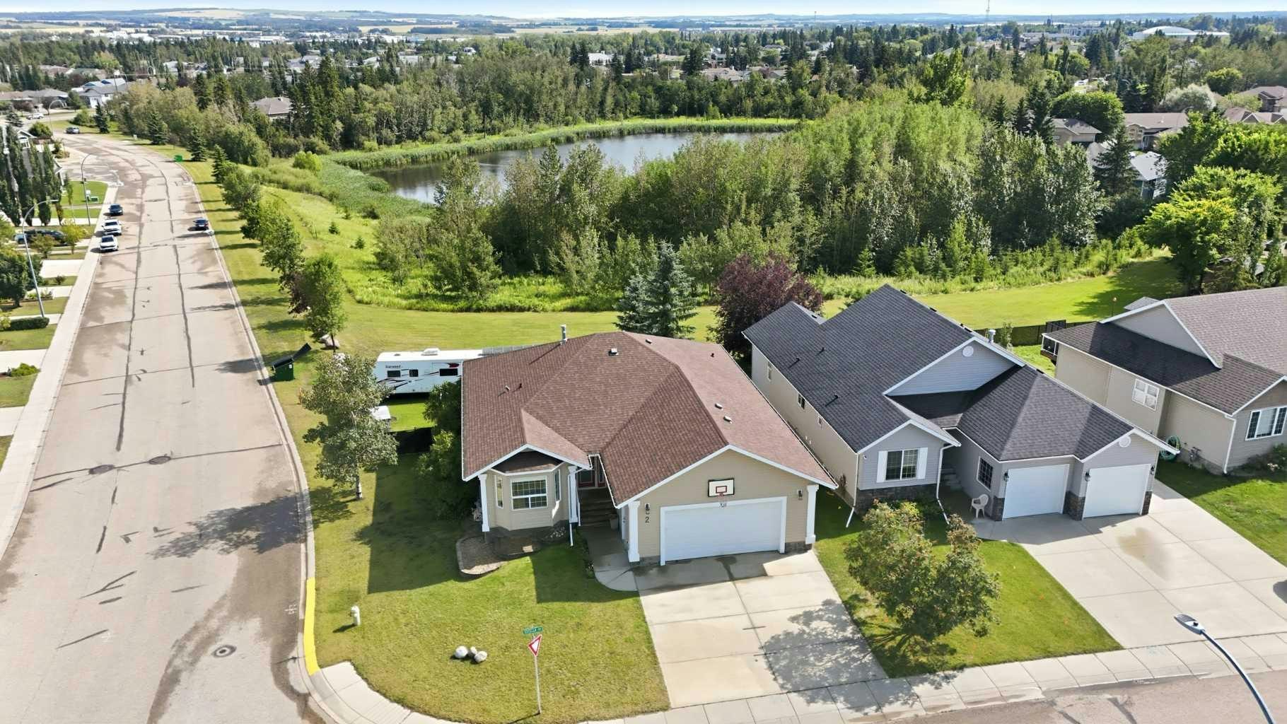 2 Estella Crescent, Lacombe, AB, T4L 2M4