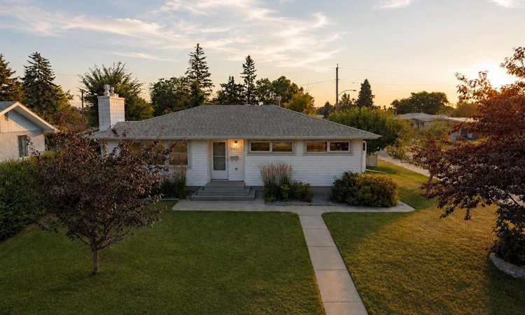 4021 Embury Crescent