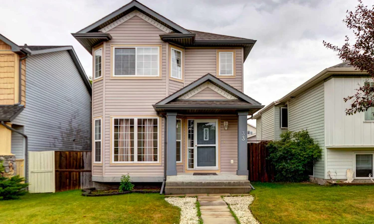 33 Everstone Avenue SW