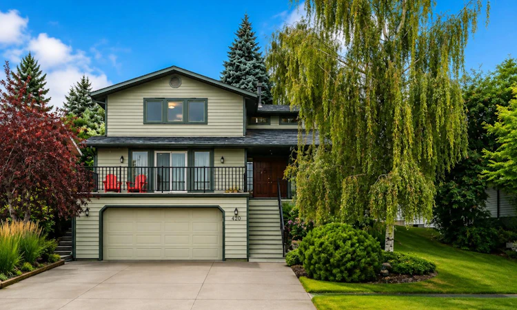 420 Strathcona Drive SW