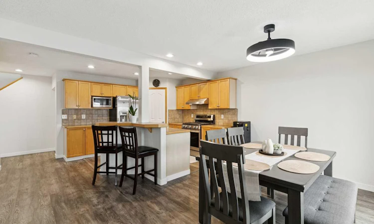 126 Somerglen Way SW
