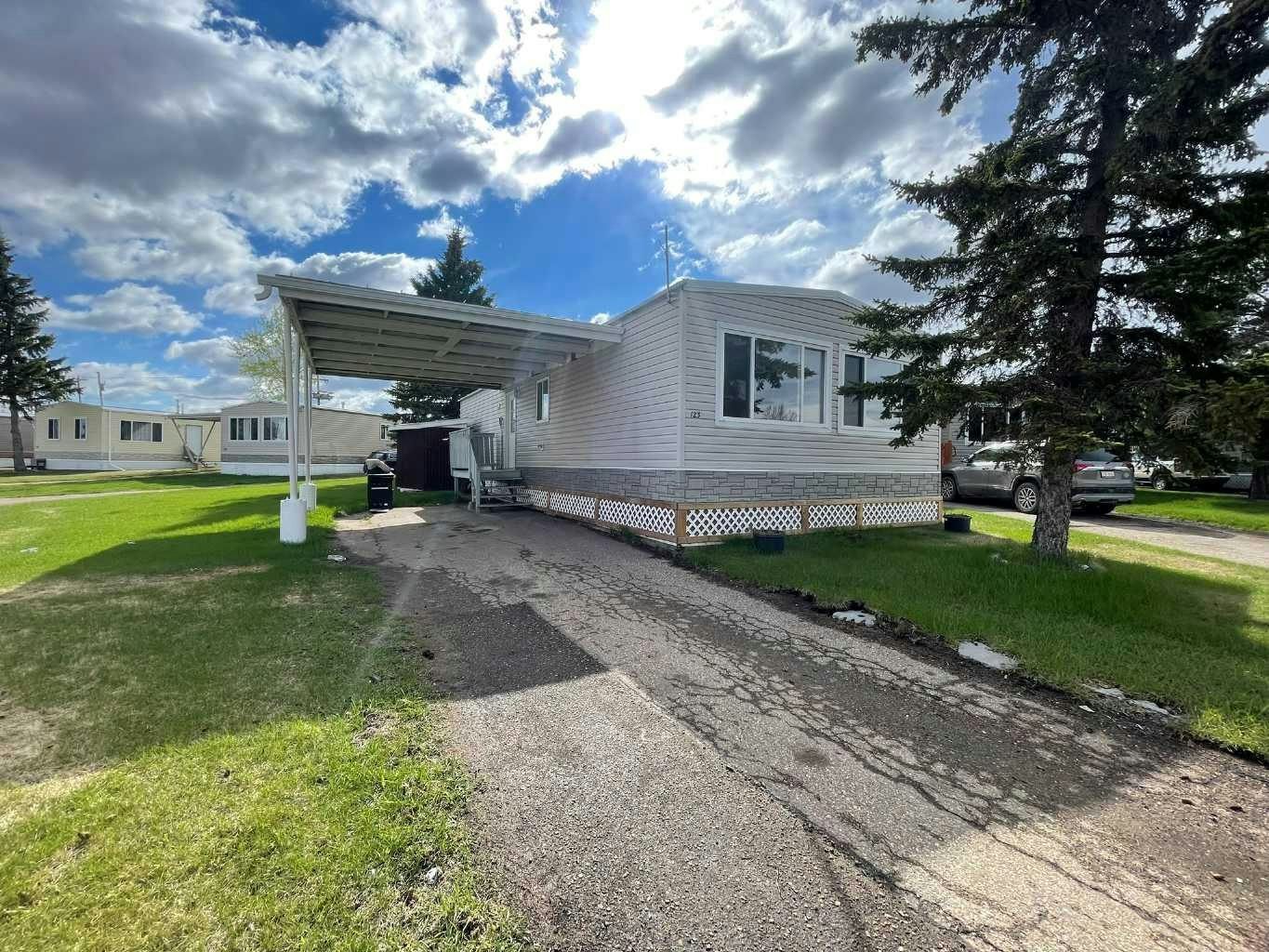 123-5308 57 Street, Lloydminster City West, AB, T9V 2A3