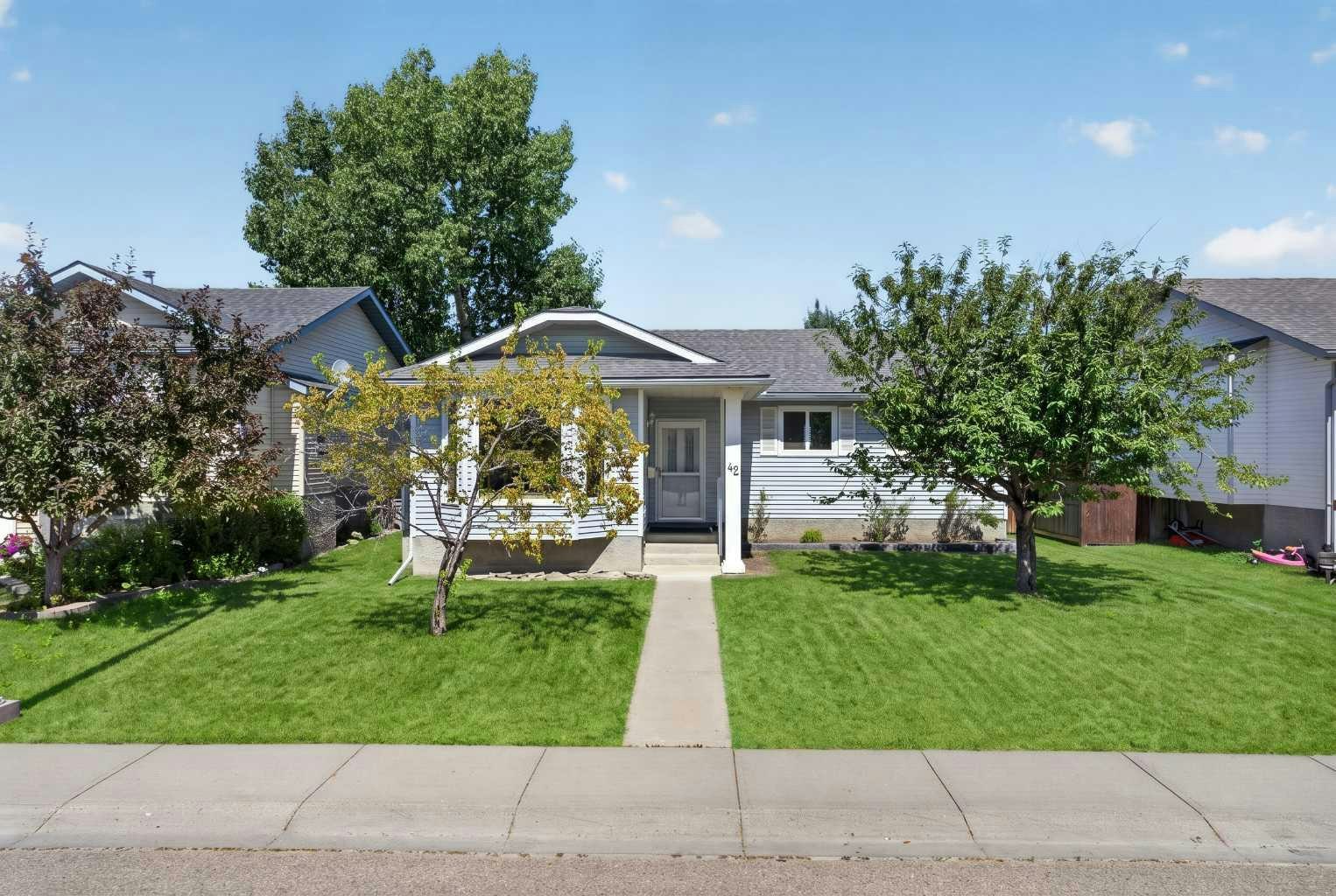 42 West Boothby Crescent, Cochrane, AB, T4C 1L9