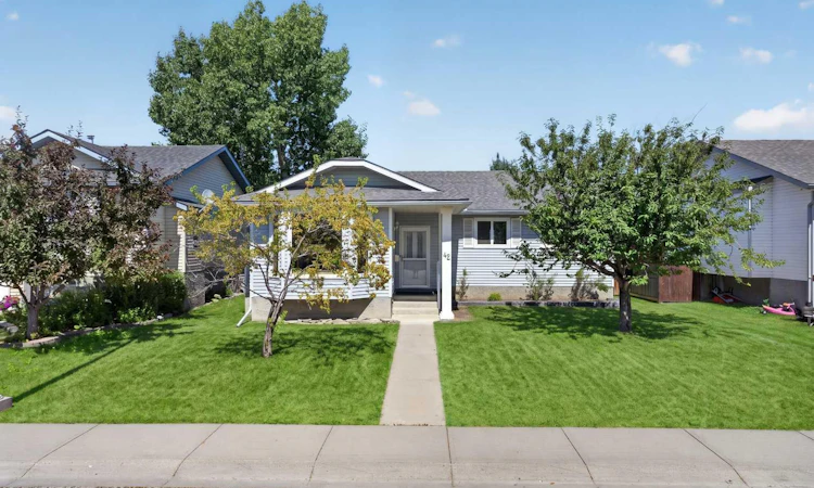 42 West Boothby Crescent