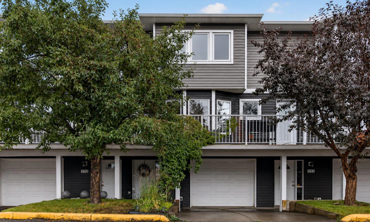 592 Regal Park NE