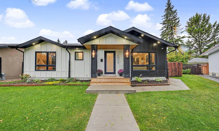 2615 Lougheed Drive SW