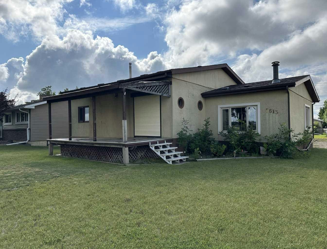 5613 48 Avenue, Ponoka, AB, T4J 1K2