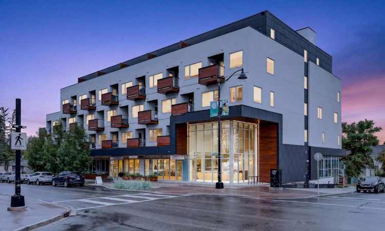 207-3450 19 Street SW
