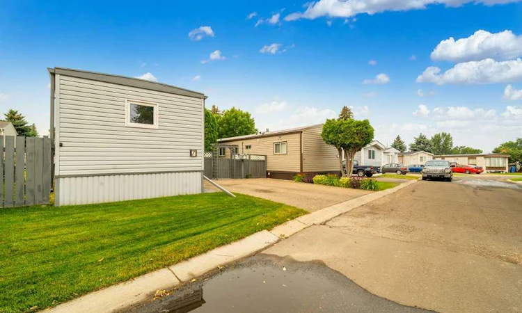 #7-2248 Southview Drive SE