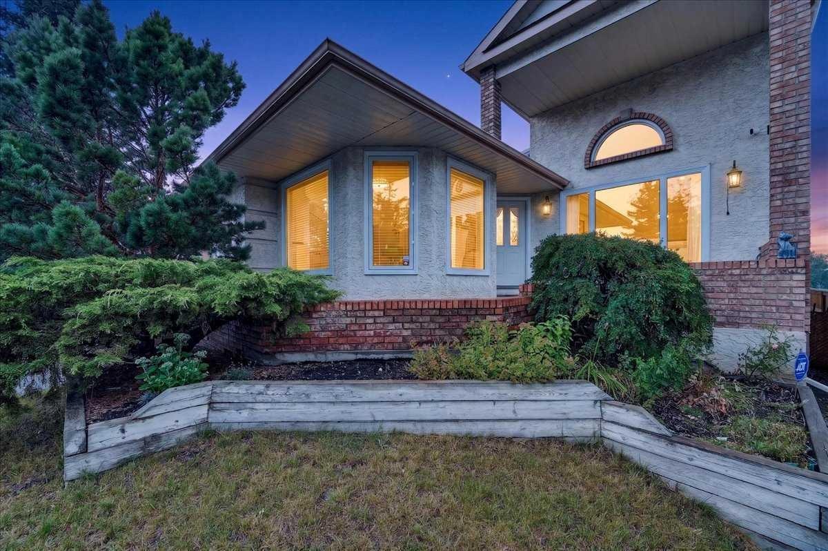 876 Shawnee Drive SW, Calgary, AB, T2Y 1X3