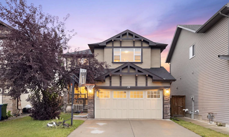 19 Silverado Skies Bay SW