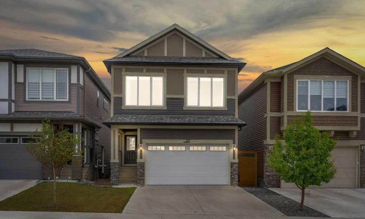 217 Lucas Crescent NW