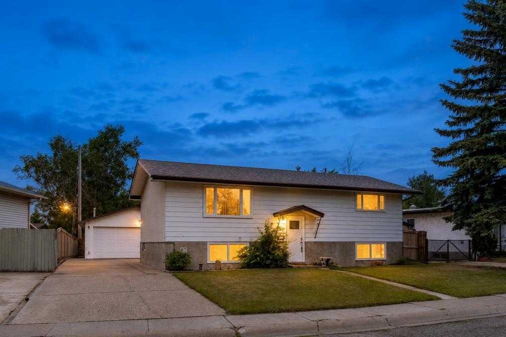 152 Maddock Way NE, Calgary, AB, T2A 3X3