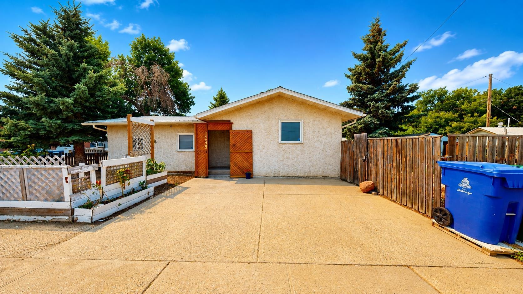 1239 41 Avenue N, Lethbridge, AB, T1H 6A4