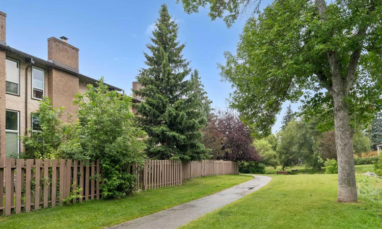 25-1011 Canterbury Drive SW