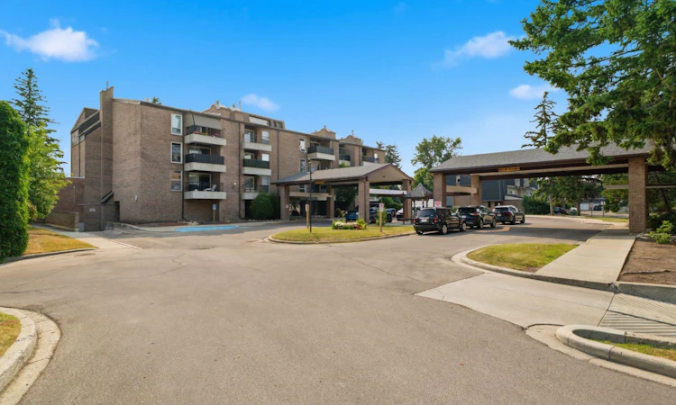 2305-202 Braeglen Close SW
