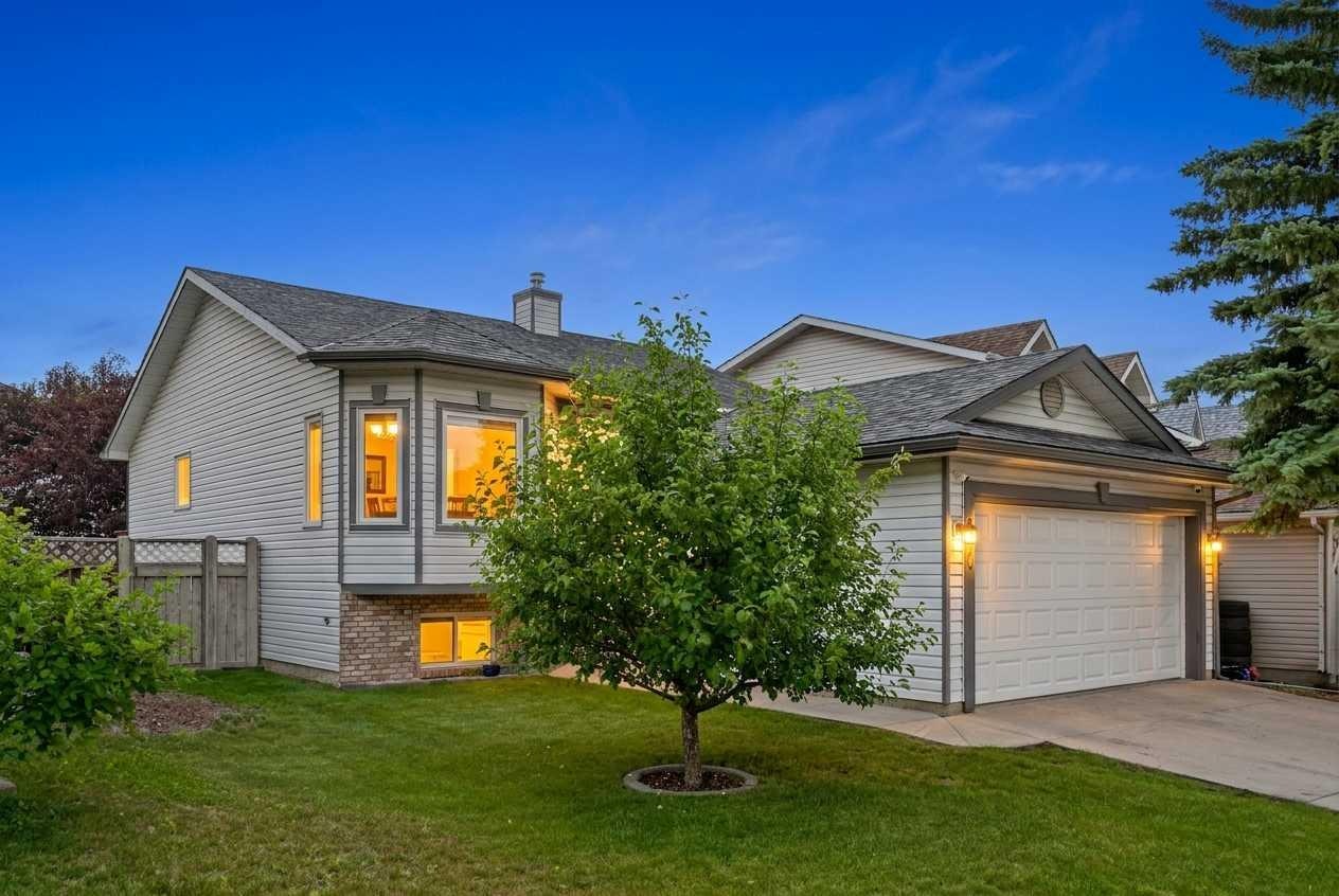 940 Coventry Drive NE, Calgary, AB, T3K 4J6