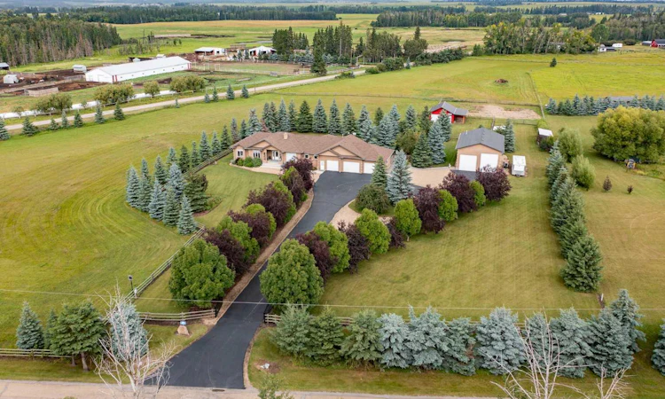 261066 Township Road 422