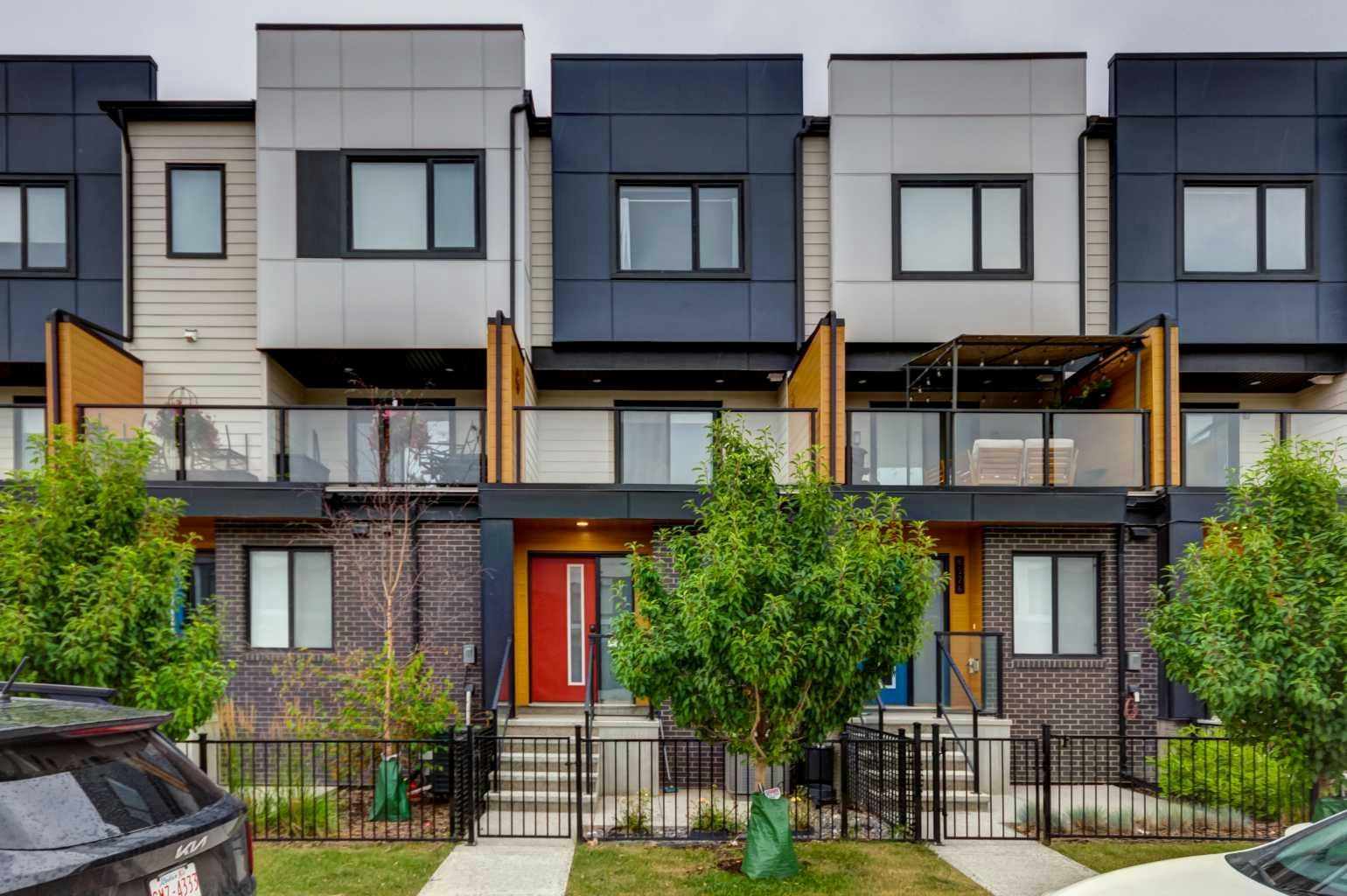 8524 21 Avenue SE, Calgary, AB, T2B 1H5