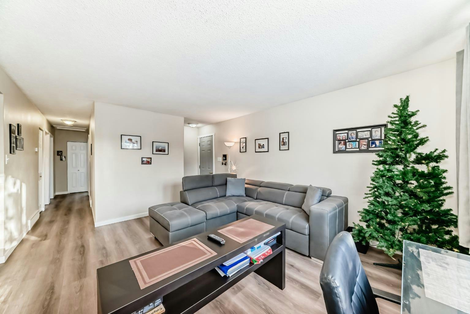 3221 32a Avenue SE, Calgary, AB, T2B 0J6