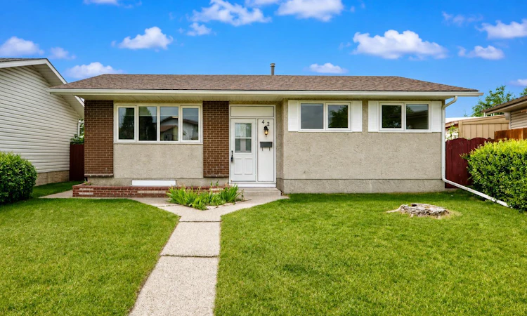 42 Rundlelawn Close NE