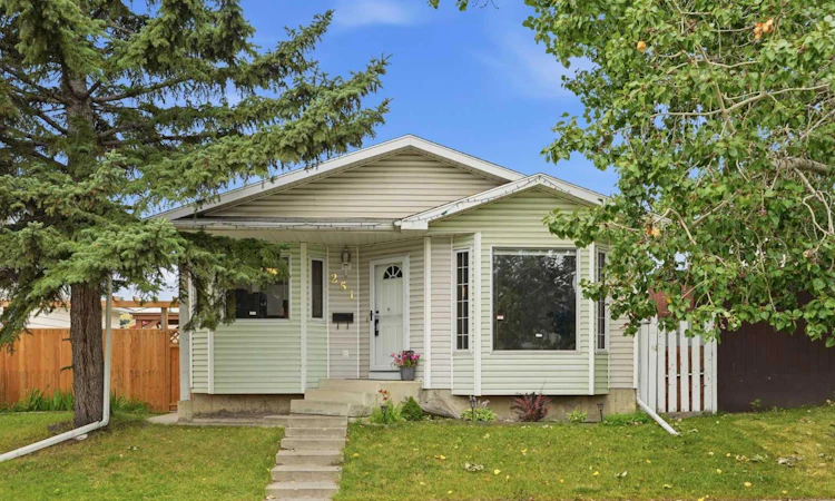 251 Erin Woods Drive SE
