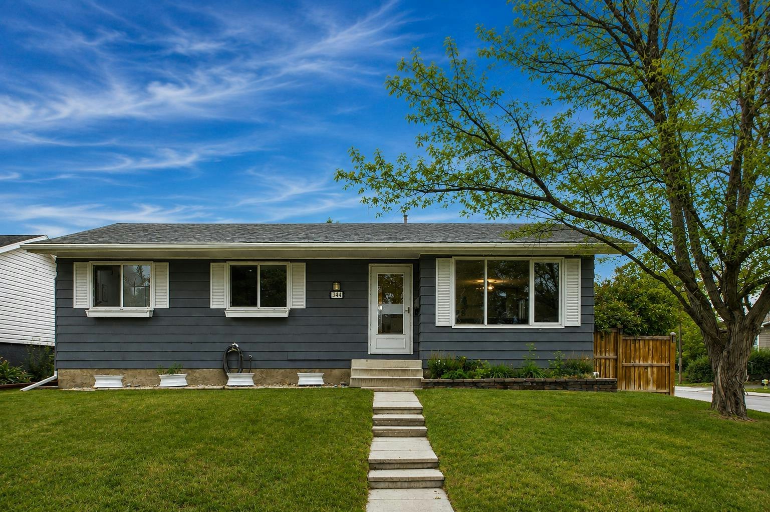 344 Queen Charlotte Road SE, Calgary, AB, T2J 4H6