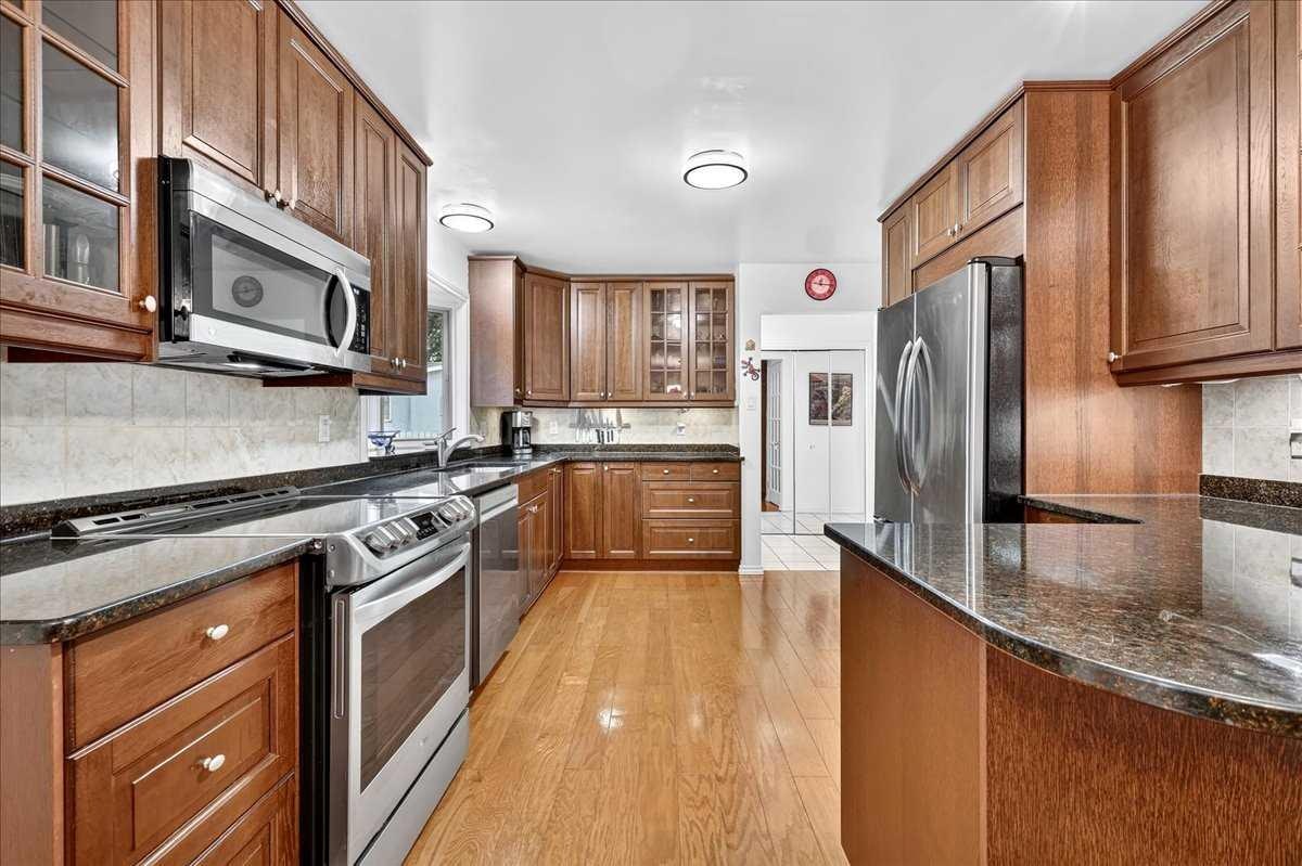 1707 107 Avenue SW, Calgary, AB, T2W 0C3 - 11