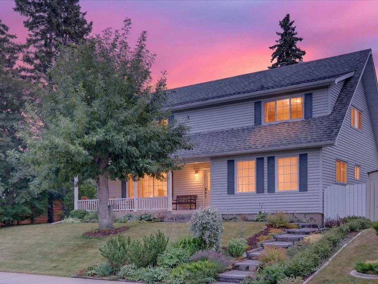1707 107 Avenue SW, Calgary, AB, T2W 0C3