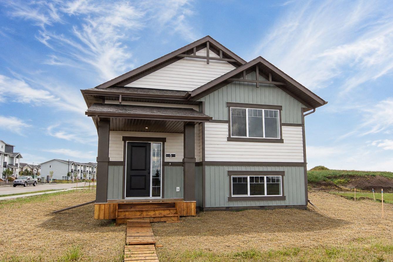 5 Beacon Hill Drive, Sylvan Lake, AB, T4S 0S9