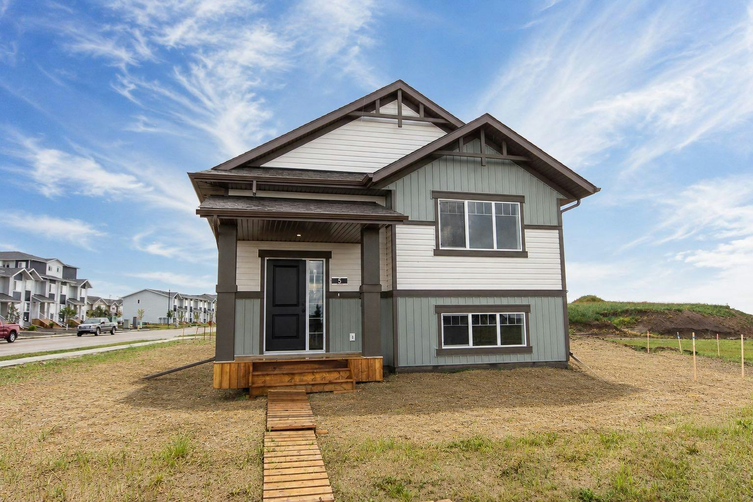 5 Beacon Hill Drive, Sylvan Lake, AB, T4S 0S9