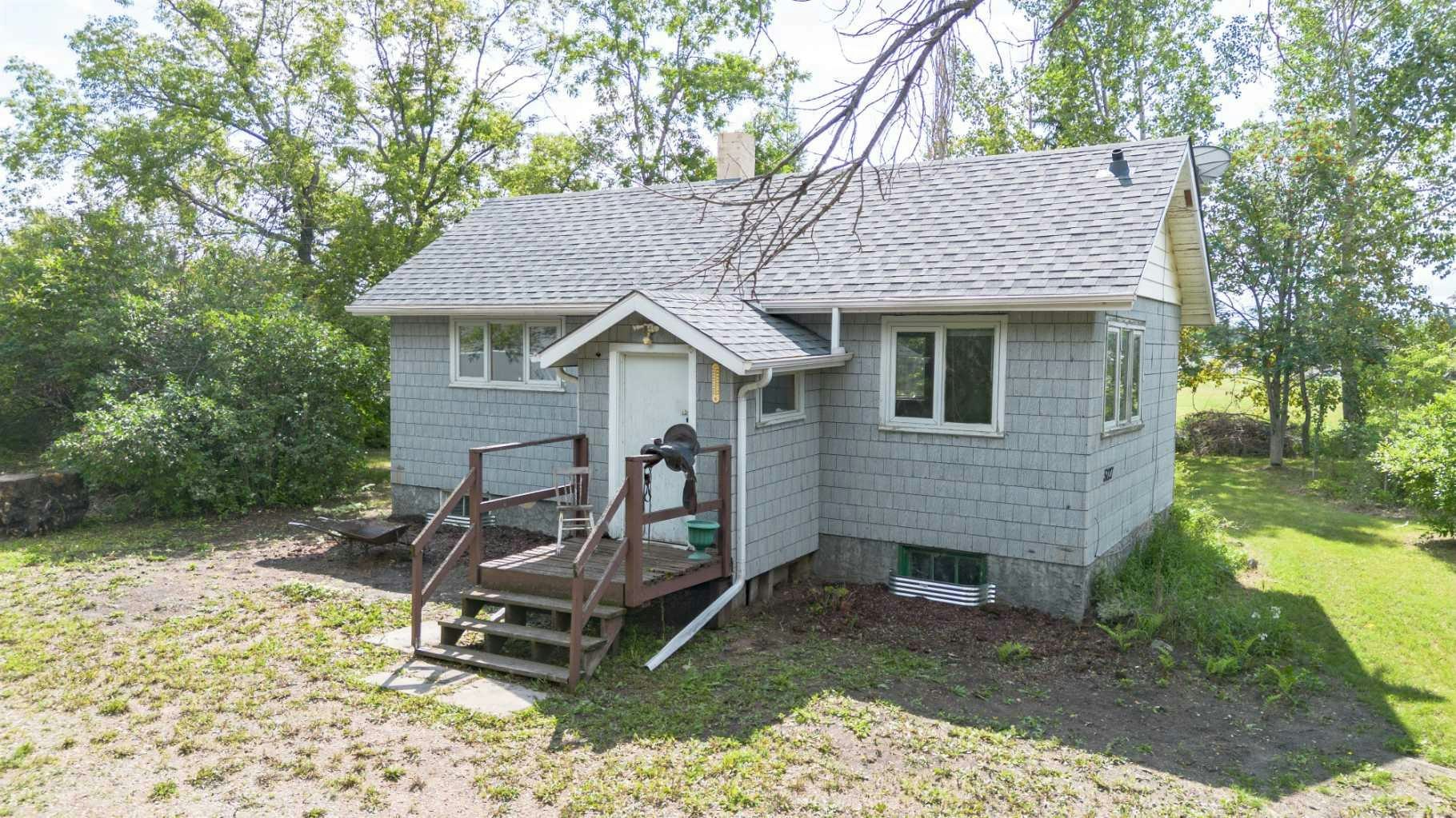5127 50 Street, Lacombe, AB, T0B 3C0