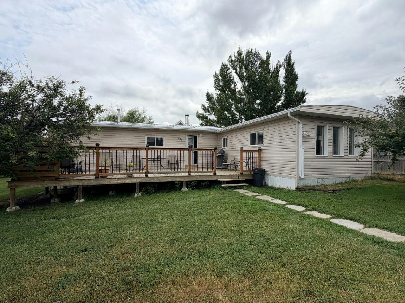 205 2 Street W, Rural Starland County, AB, T0J 2C0
