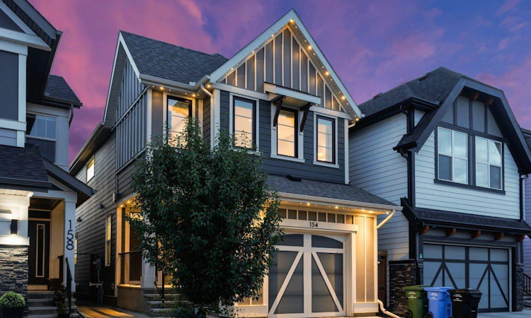 154 Masters Row SE