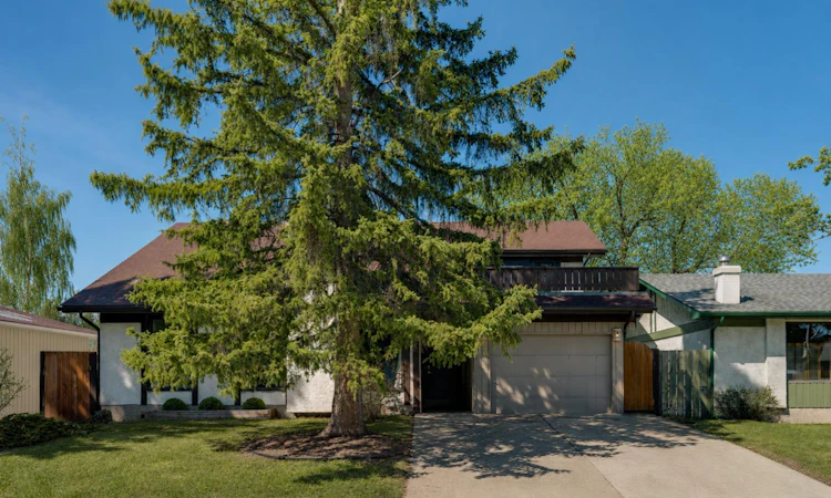 12 Oakvale Place SW