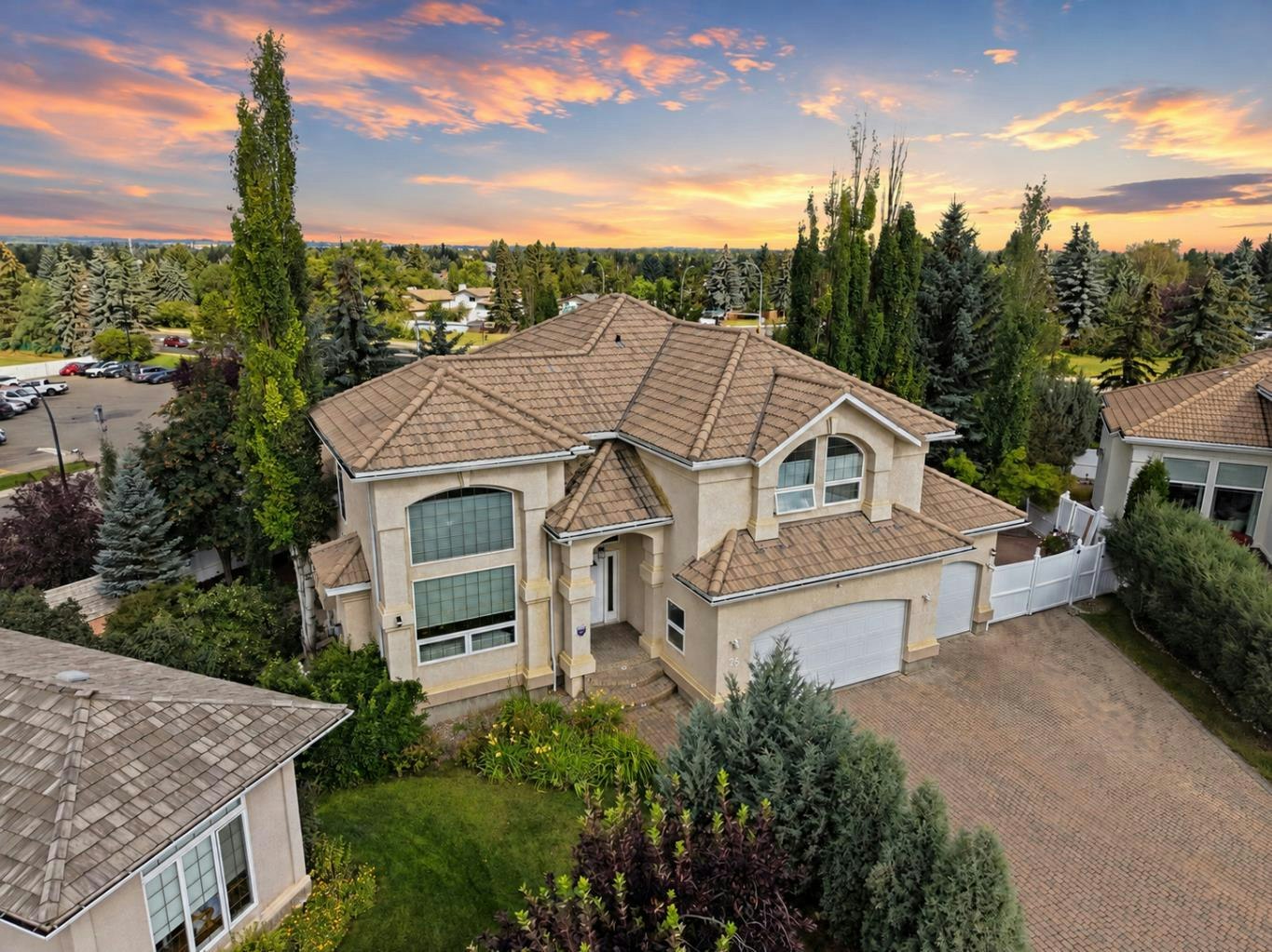 25 Ashmore Close, Red Deer, AB, T4R 2R7