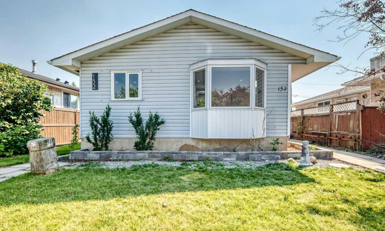 152 Maranda Close NE