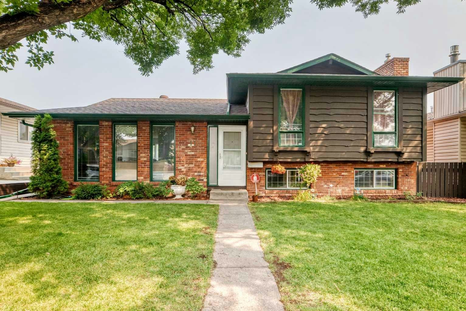 11 Rundlemere Place NE, Calgary, AB, T1Y 3K4