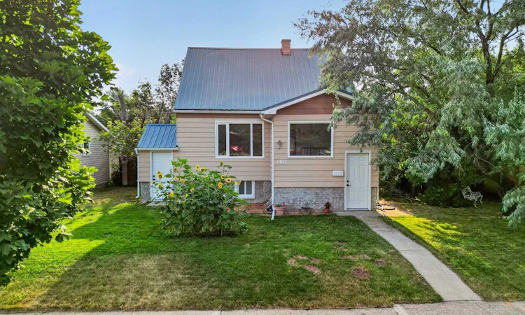 1011 11 Street S