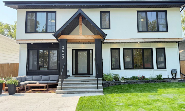 2543 Chicoutimi Drive NW