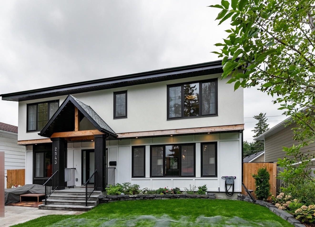 2543 Chicoutimi Drive NW, Calgary, AB, T2L 0W4