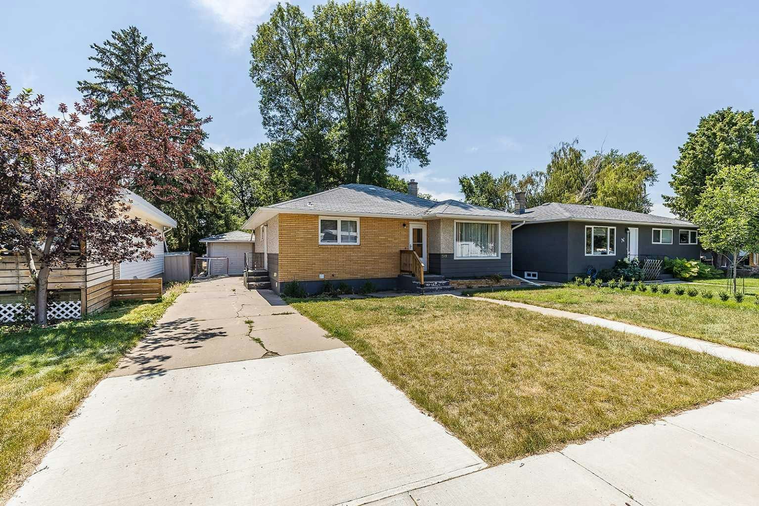 549 2 Street NW, Medicine Hat, AB, T1A 6K2
