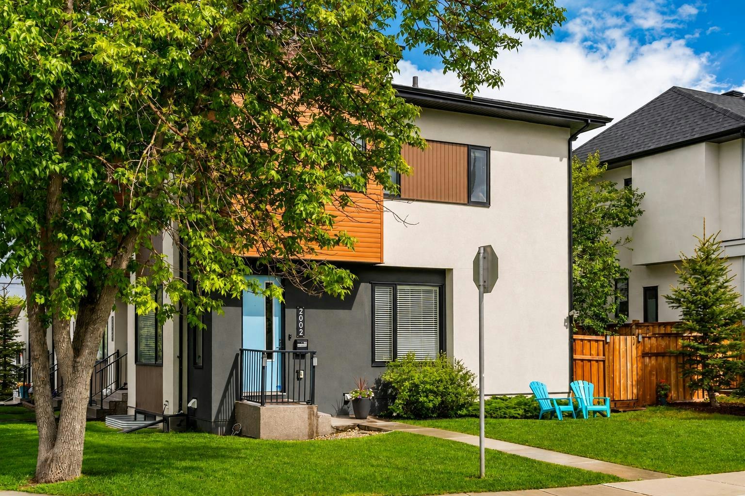 2002 35 Street SW, Calgary, AB, T3E 2X6