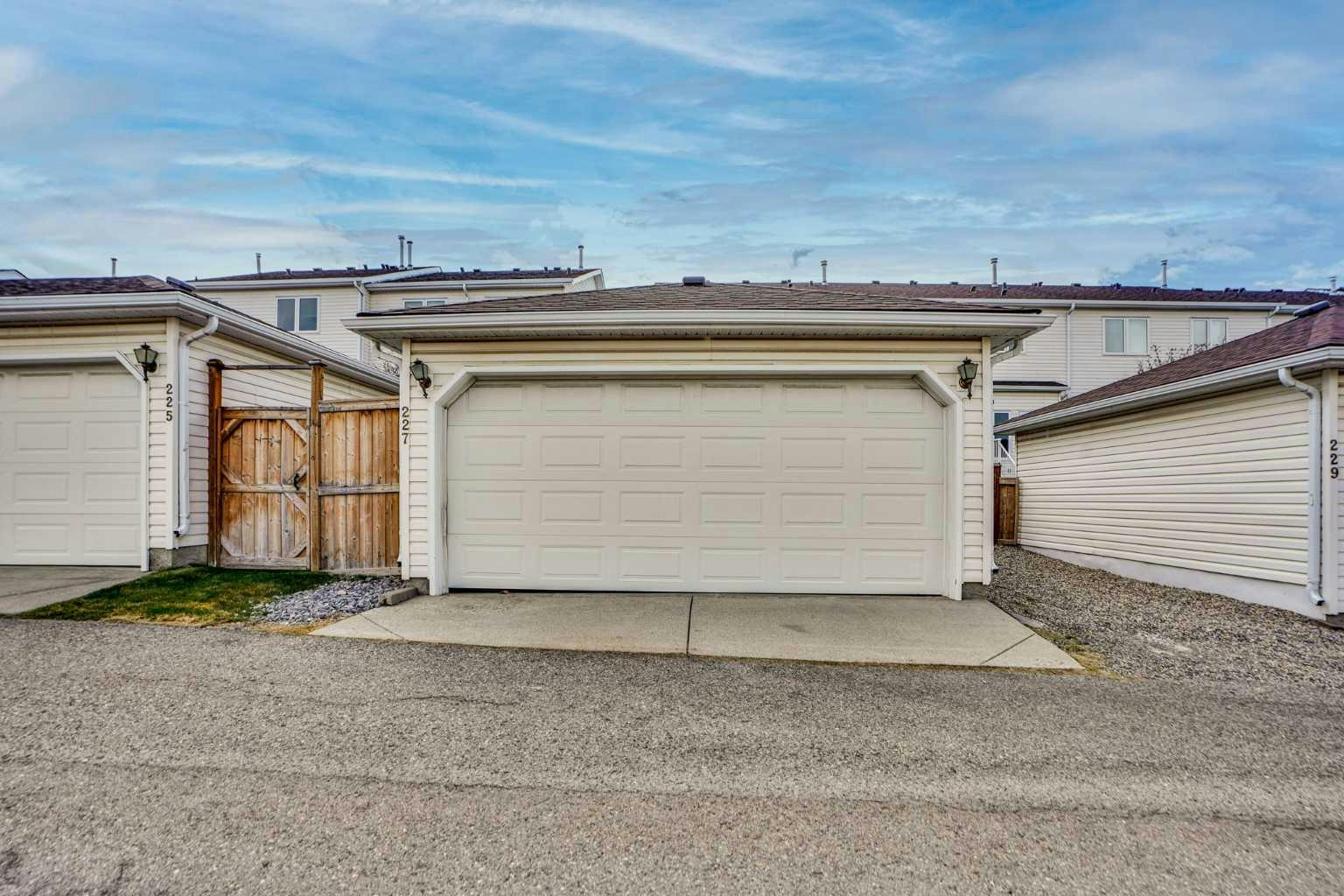 227 Citadel Lane NW, Calgary, AB, T3G 4E1