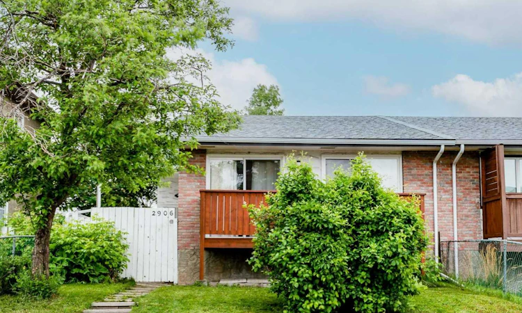 2906 Doverville Crescent SE