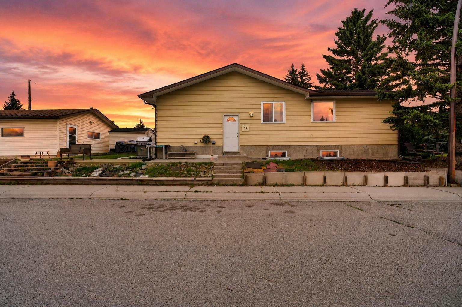 53 Queen Isabella Close SE, Calgary, AB, T2J 3R2