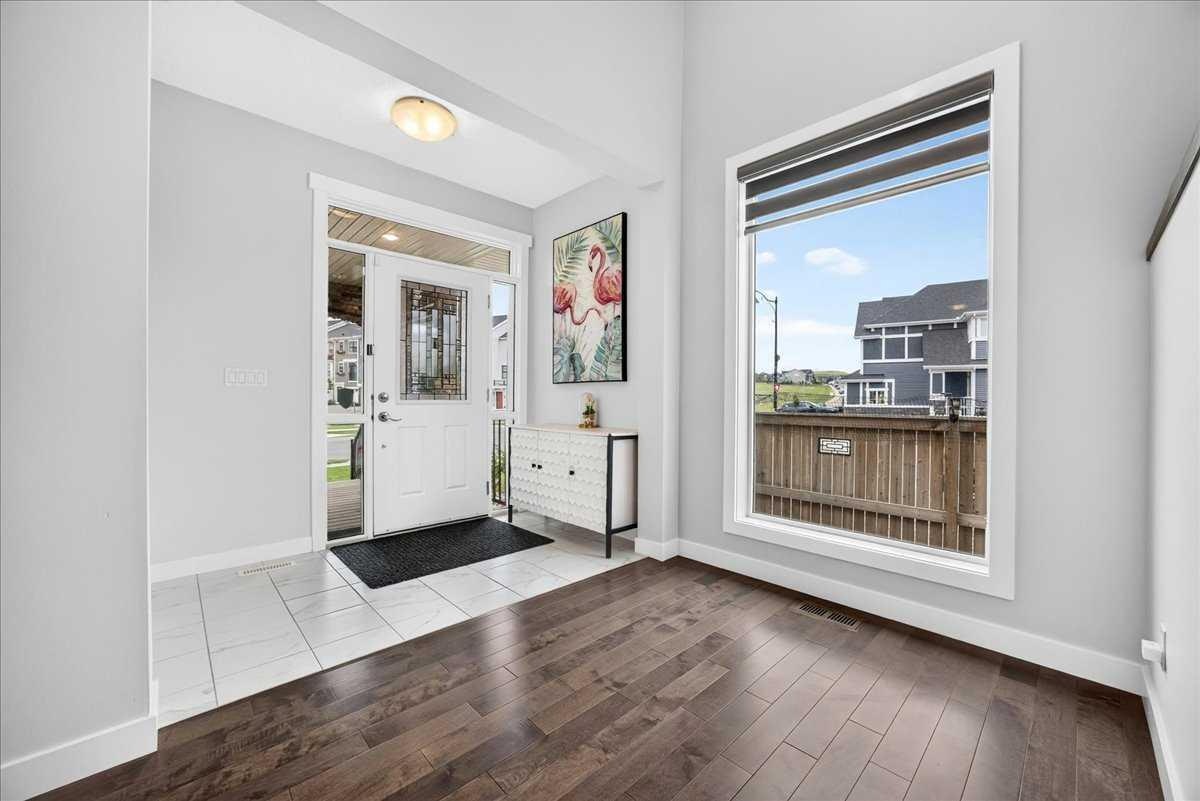 546 Sherwood Boulevard NW, Calgary, AB, T3R 0R7 - 3