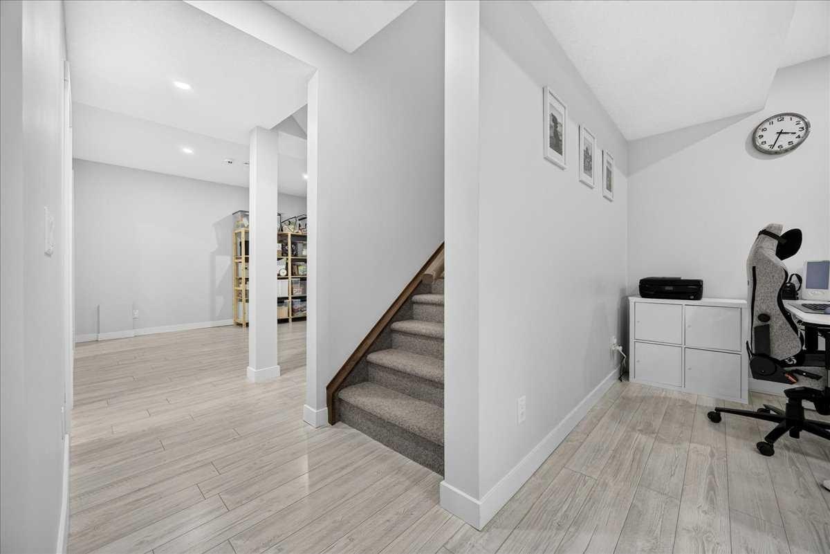 546 Sherwood Boulevard NW, Calgary, AB, T3R 0R7 - 36