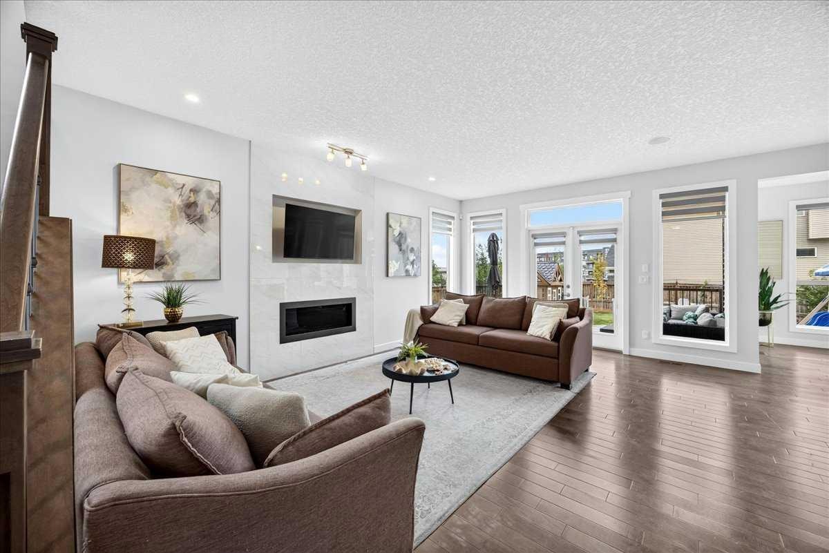 546 Sherwood Boulevard NW, Calgary, AB, T3R 0R7 - 5