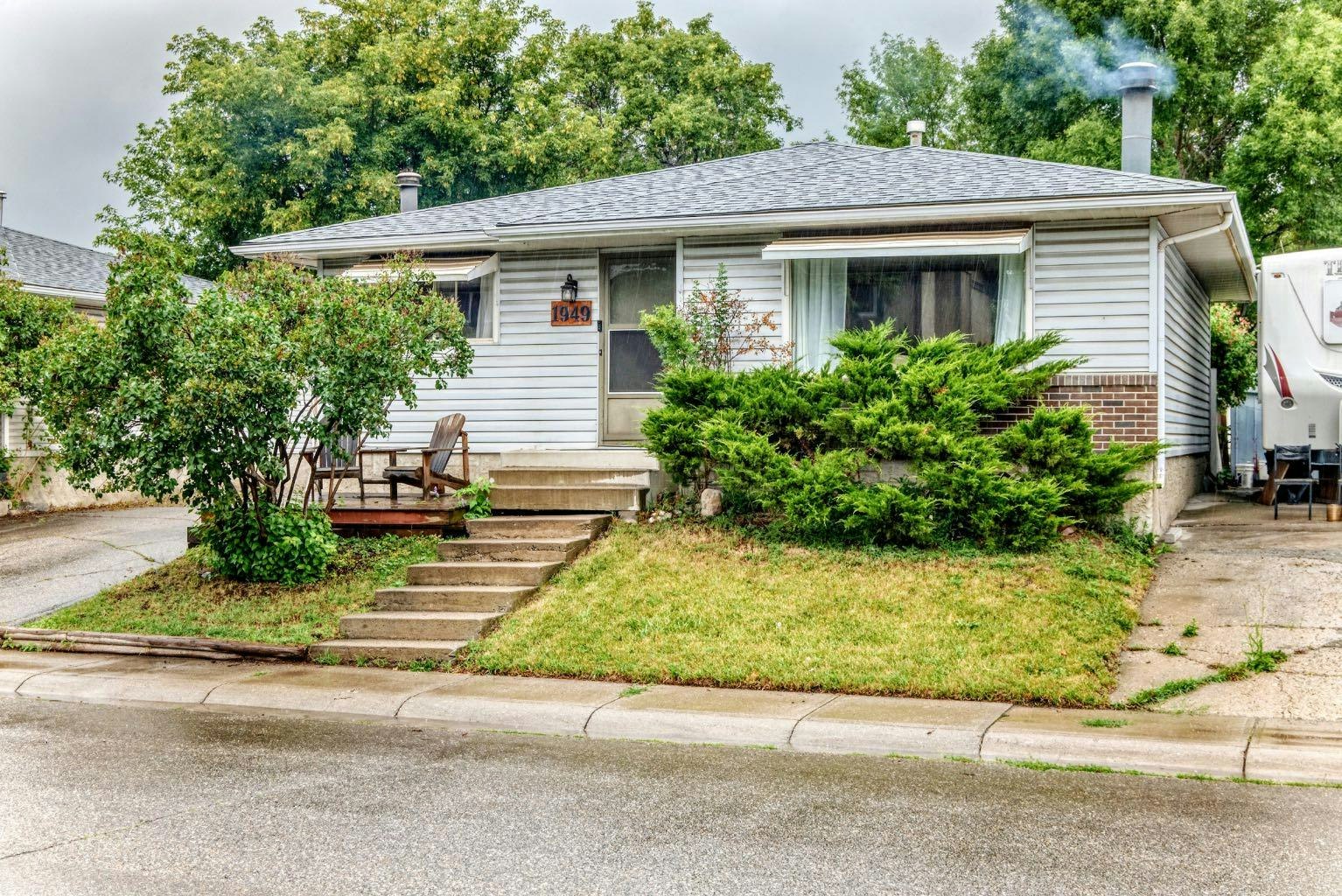 1949 Lytton Crescent SE, Calgary, AB, T2C 1K9
